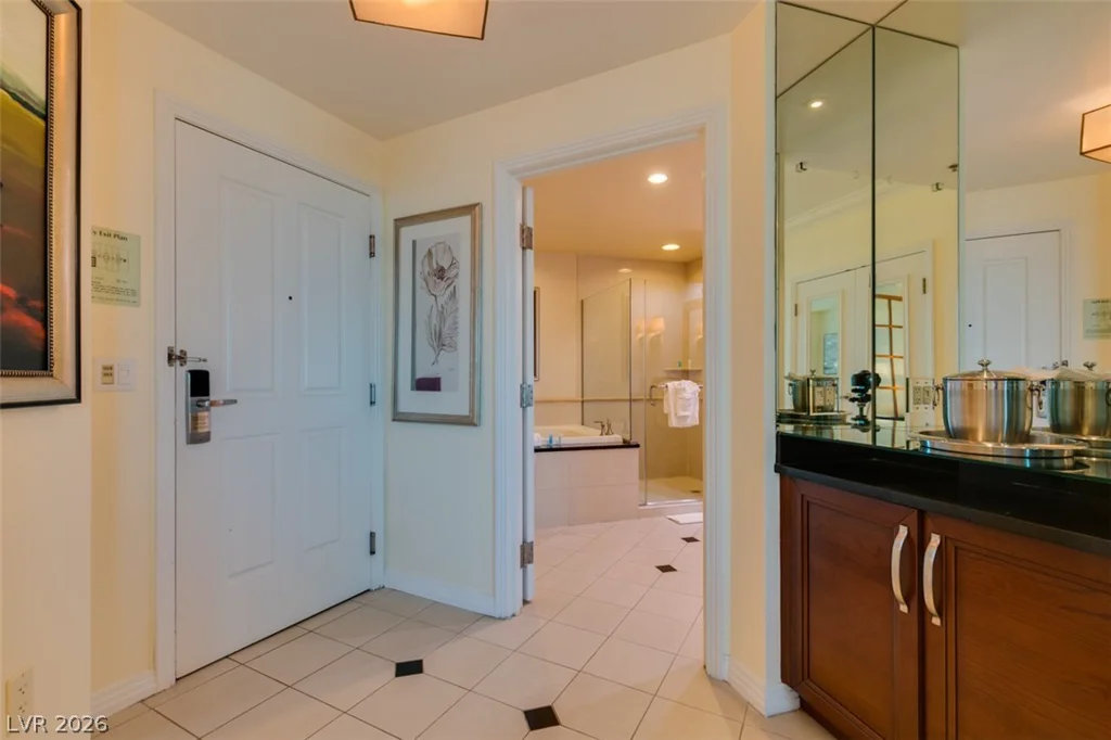 135 HARMON, Las Vegas, NV 89109
