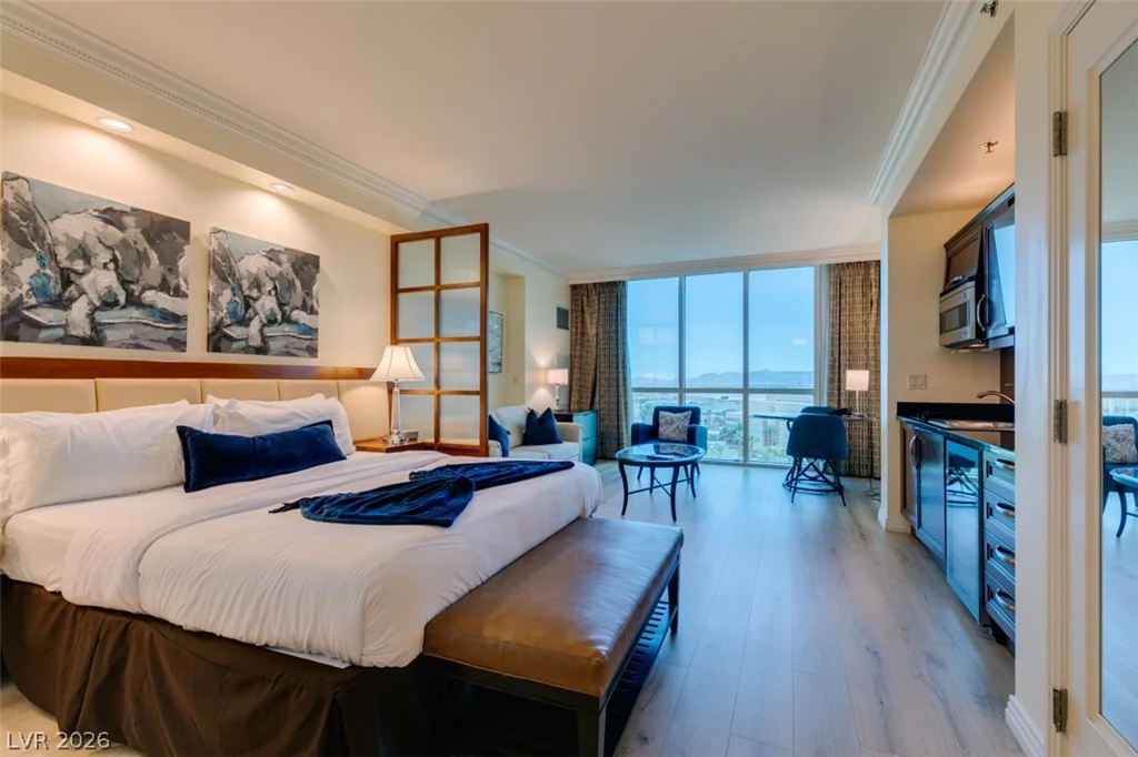 135 HARMON, Las Vegas, NV 89109
