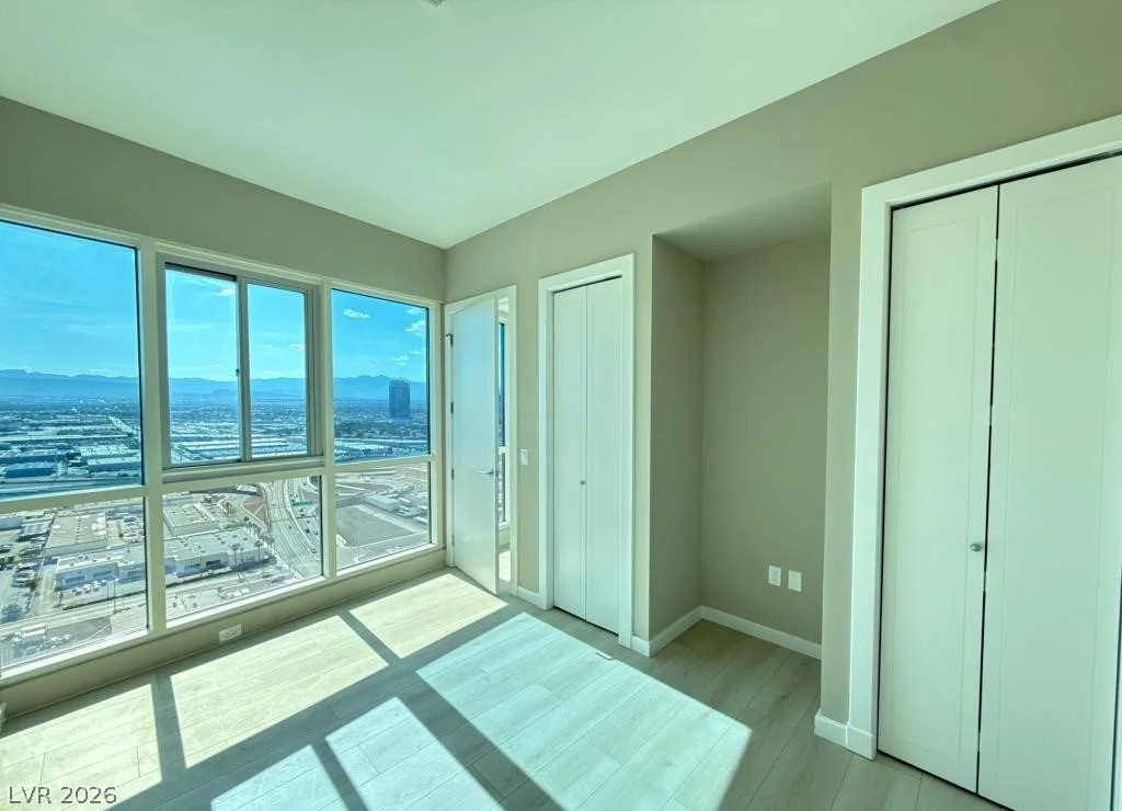 4525 Dean Martin, Las Vegas, NV 89103