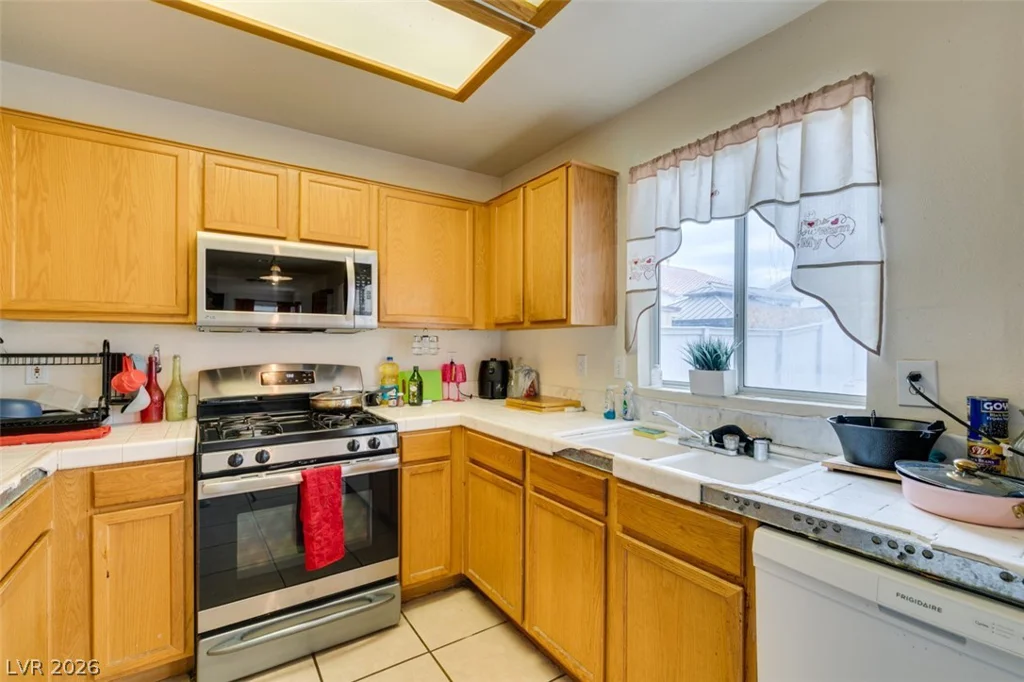 827 Royalmile, North Las Vegas, NV 89032