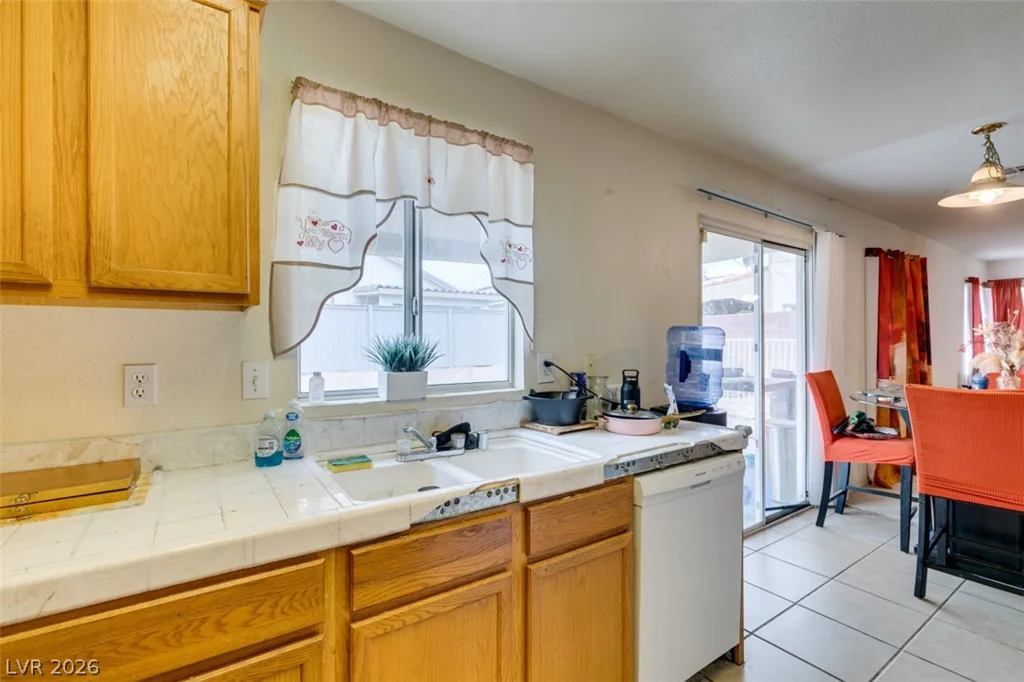 827 Royalmile, North Las Vegas, NV 89032