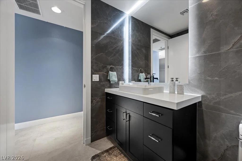 4525 Dean Martin, Las Vegas, NV 89103