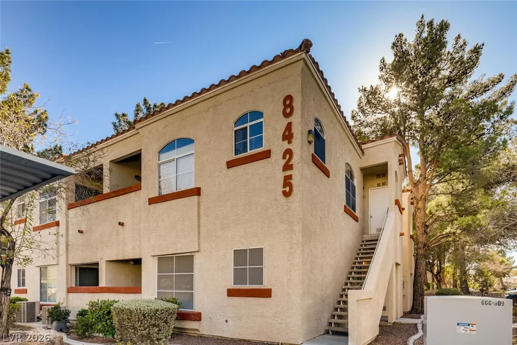 8425 Running Deer, Las Vegas, NV 89145