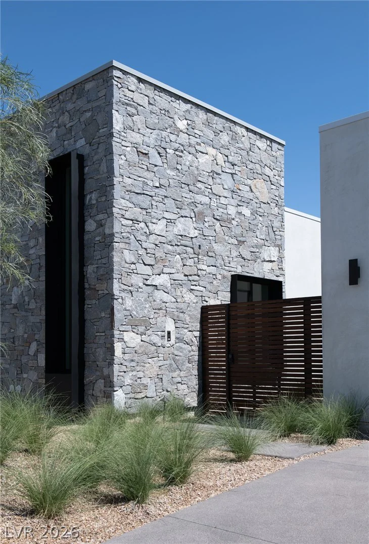 6851 Milos, Las Vegas, NV 89118