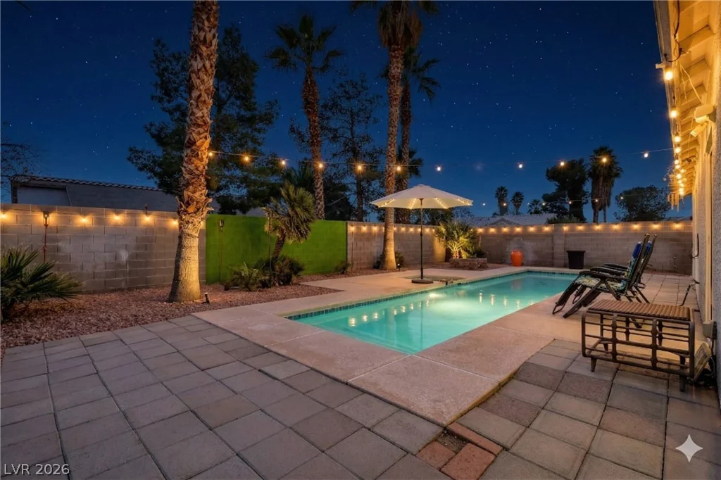 5102 Del Shannon, North Las Vegas, NV 89031