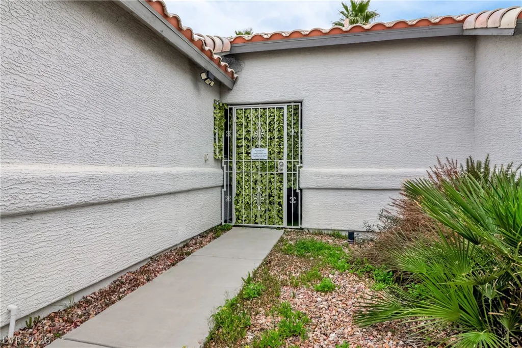 5102 Del Shannon, North Las Vegas, NV 89031
