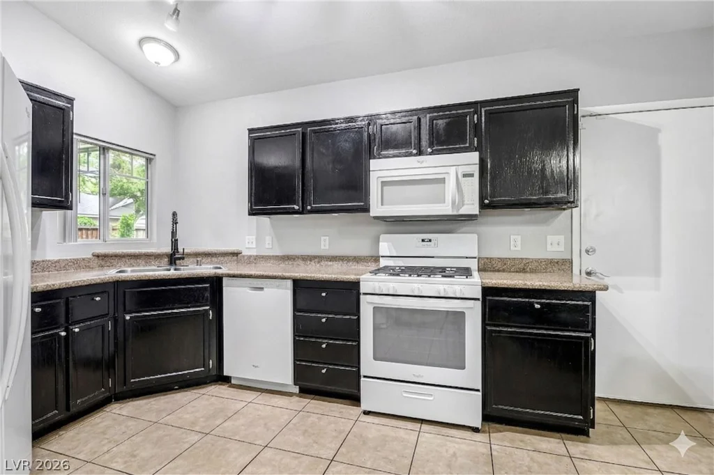 5102 Del Shannon, North Las Vegas, NV 89031