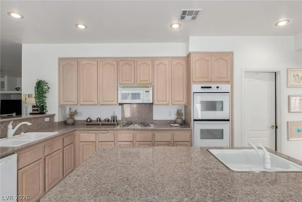 1708 Desert Fort, Las Vegas, NV 89128
