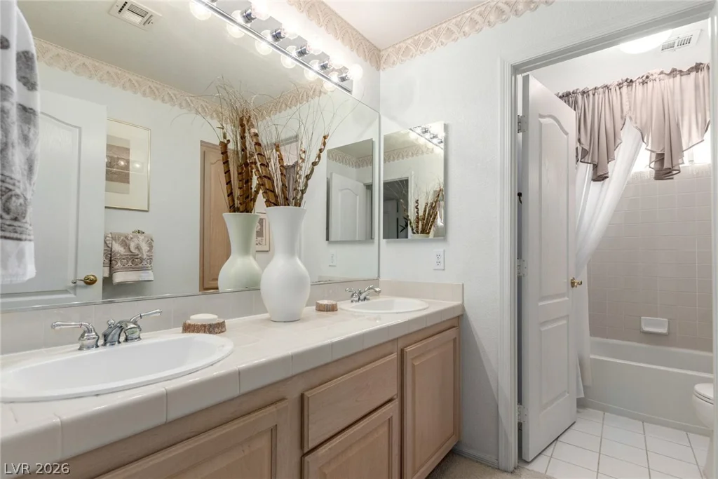 1708 Desert Fort, Las Vegas, NV 89128