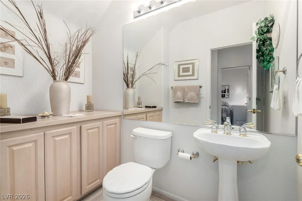 1708 Desert Fort, Las Vegas, NV 89128