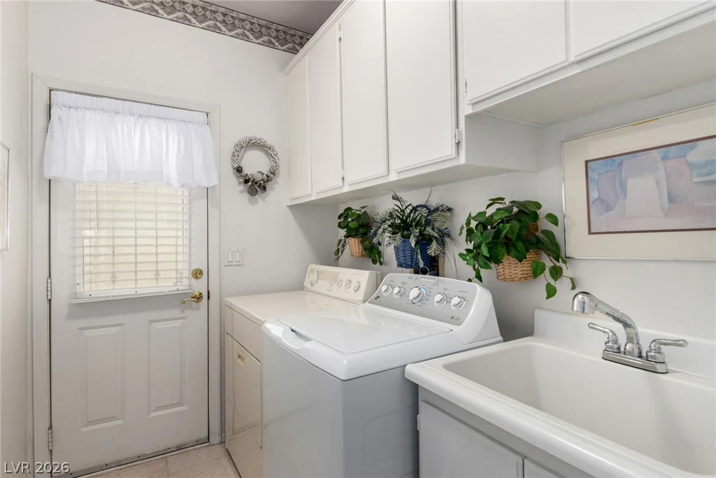 1708 Desert Fort, Las Vegas, NV 89128