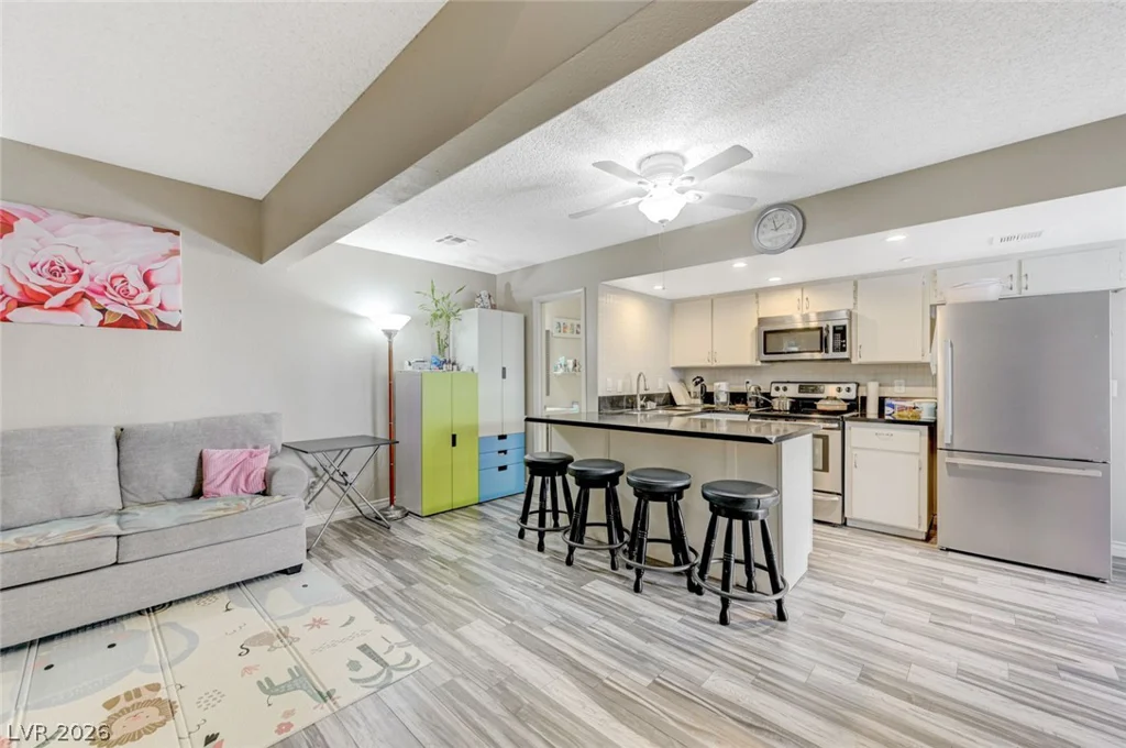 1016 Willow Tree, Las Vegas, NV 89128