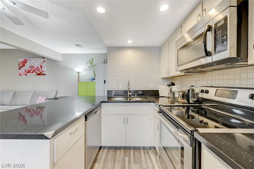 1016 Willow Tree, Las Vegas, NV 89128