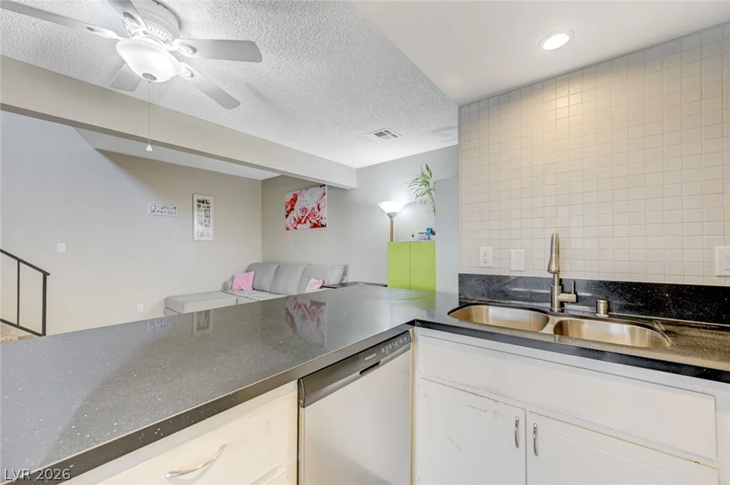 1016 Willow Tree, Las Vegas, NV 89128