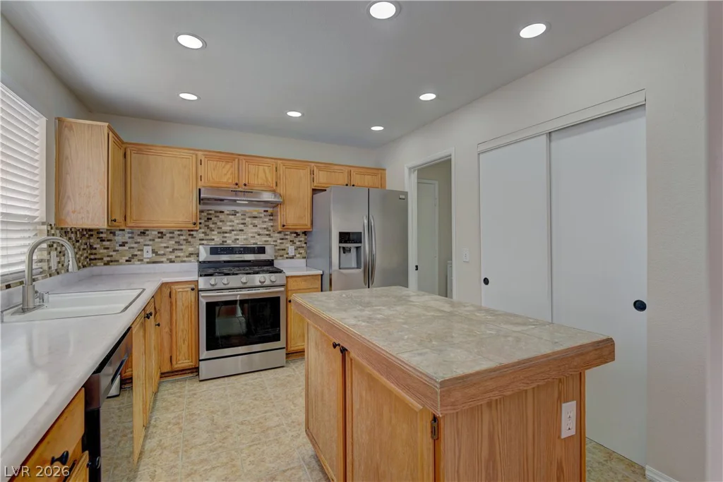 2018 Shannon Christine, Las Vegas, NV 89104