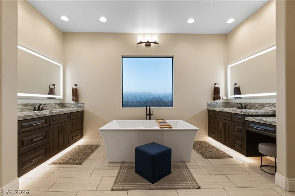 9117 Hickam, Las Vegas, NV 89129