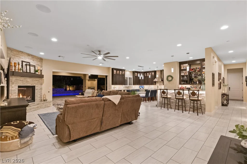 9117 Hickam, Las Vegas, NV 89129