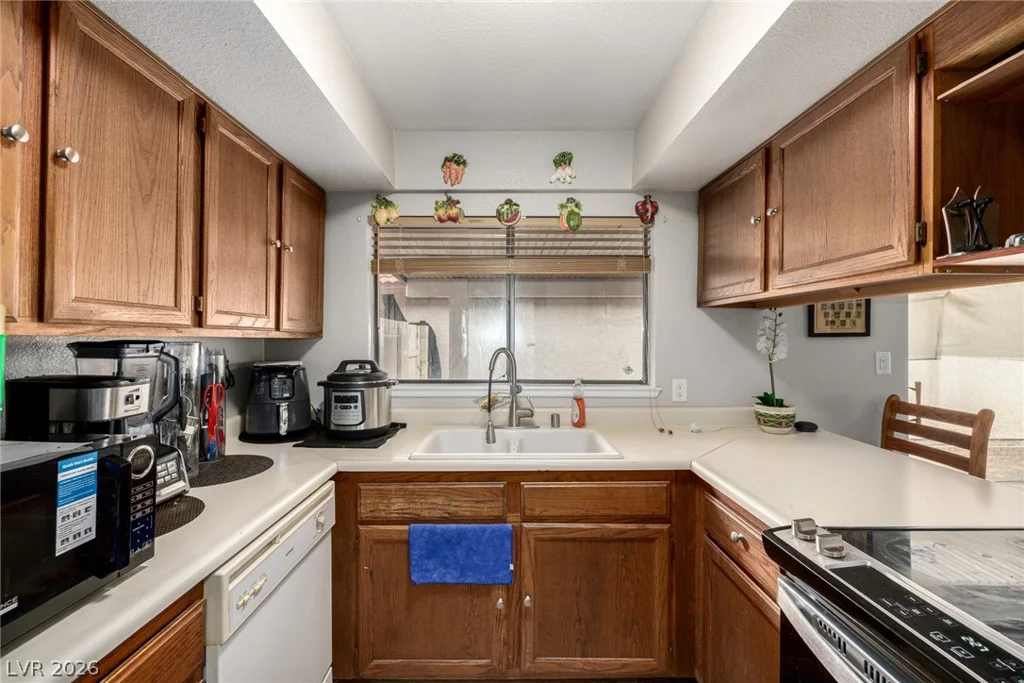 6433 Pearcrest, Las Vegas, NV 89108