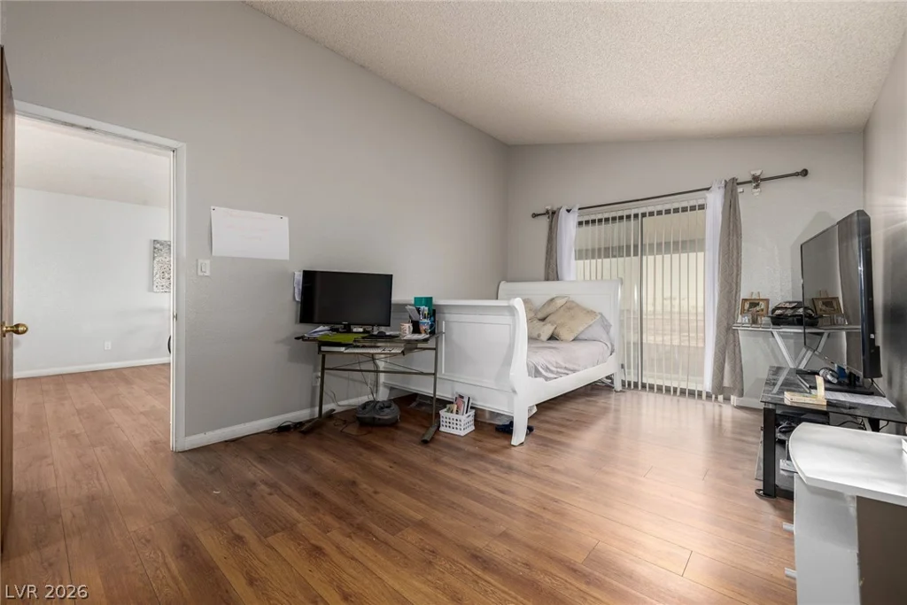 6433 Pearcrest, Las Vegas, NV 89108