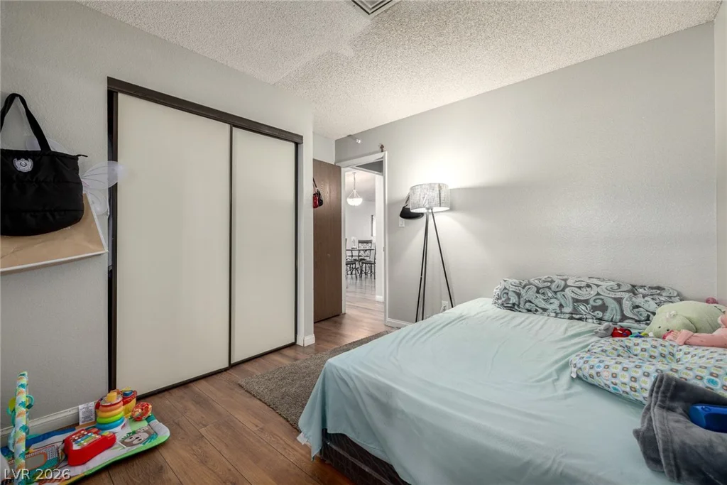 6433 Pearcrest, Las Vegas, NV 89108