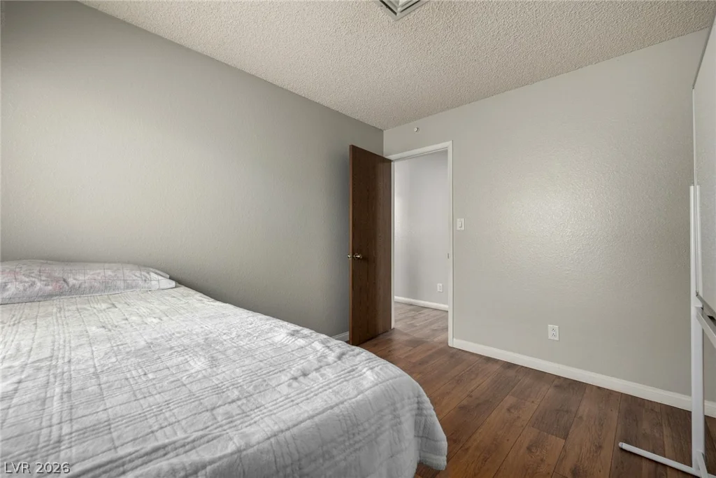 6433 Pearcrest, Las Vegas, NV 89108