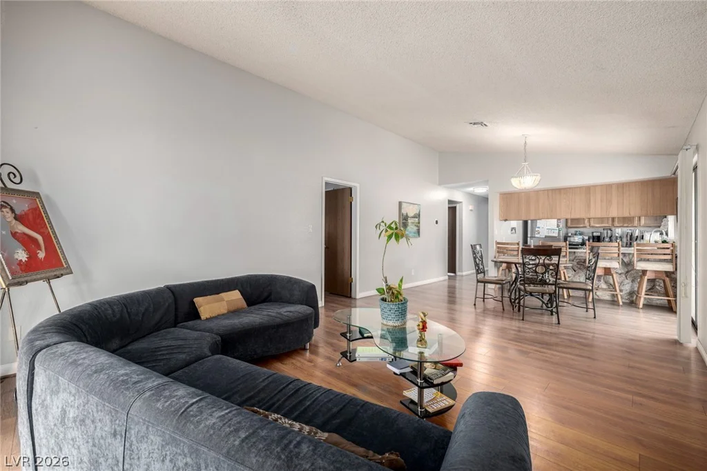 6433 Pearcrest, Las Vegas, NV 89108