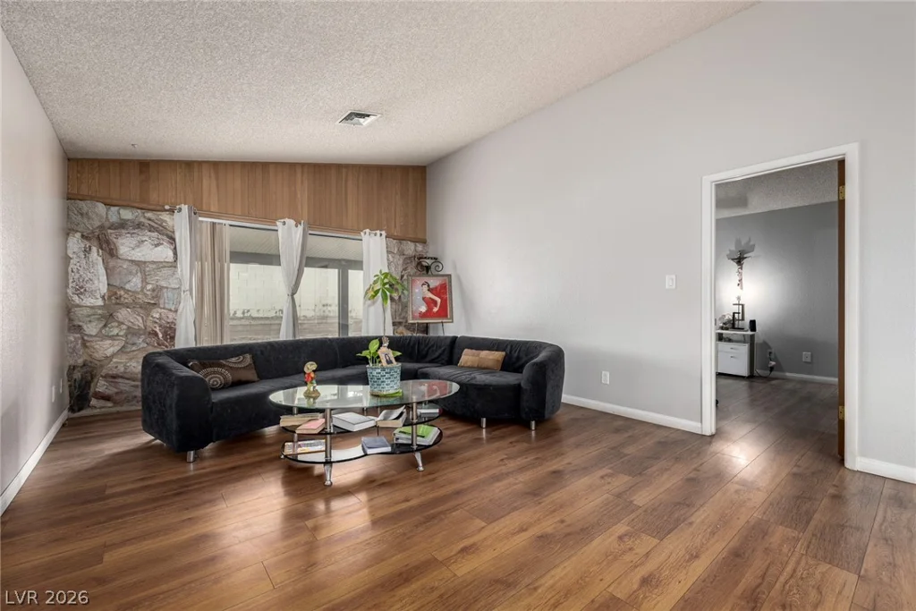6433 Pearcrest, Las Vegas, NV 89108