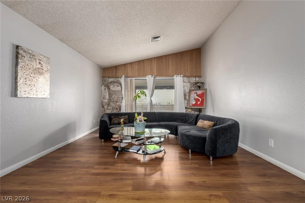 6433 Pearcrest, Las Vegas, NV 89108