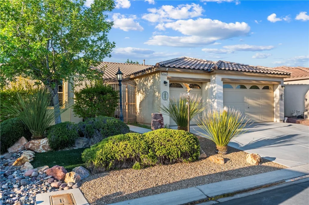 5823 Reeves Springs, Las Vegas, NV 89131