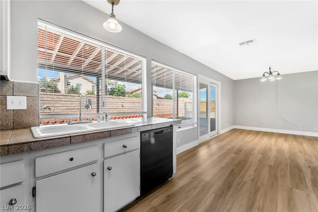 4733 Castle Rock, Las Vegas, NV 89147