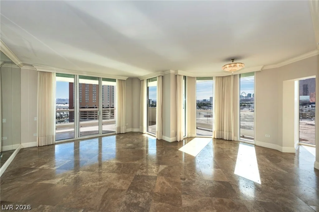 2877 Paradise, Las Vegas, NV 89109