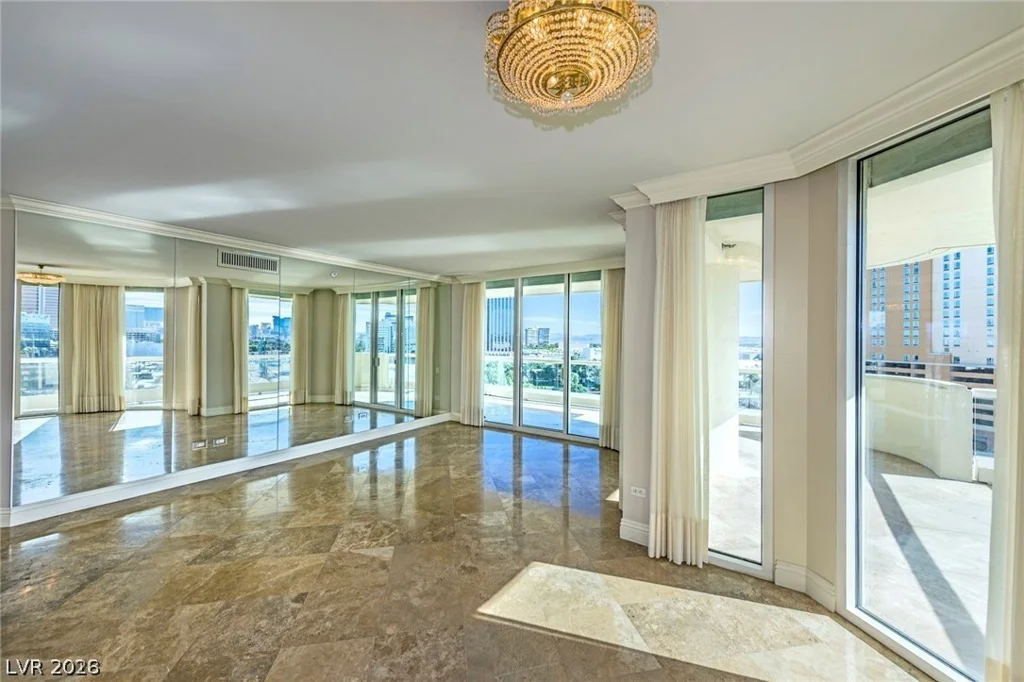 2877 Paradise, Las Vegas, NV 89109