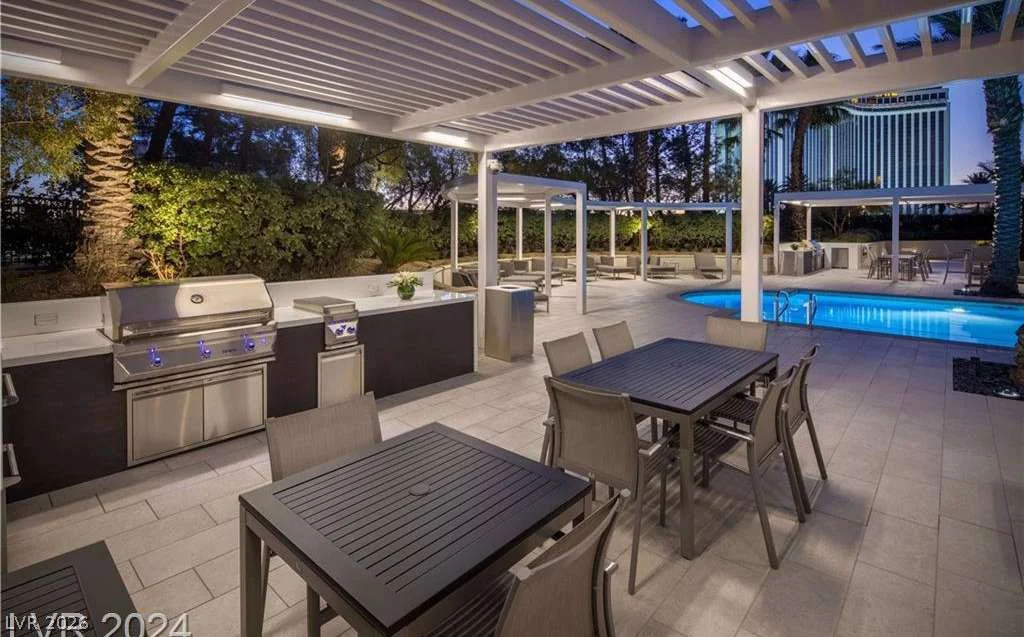 2877 Paradise, Las Vegas, NV 89109