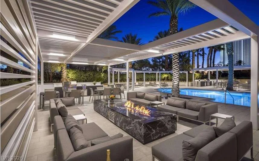 2877 Paradise, Las Vegas, NV 89109