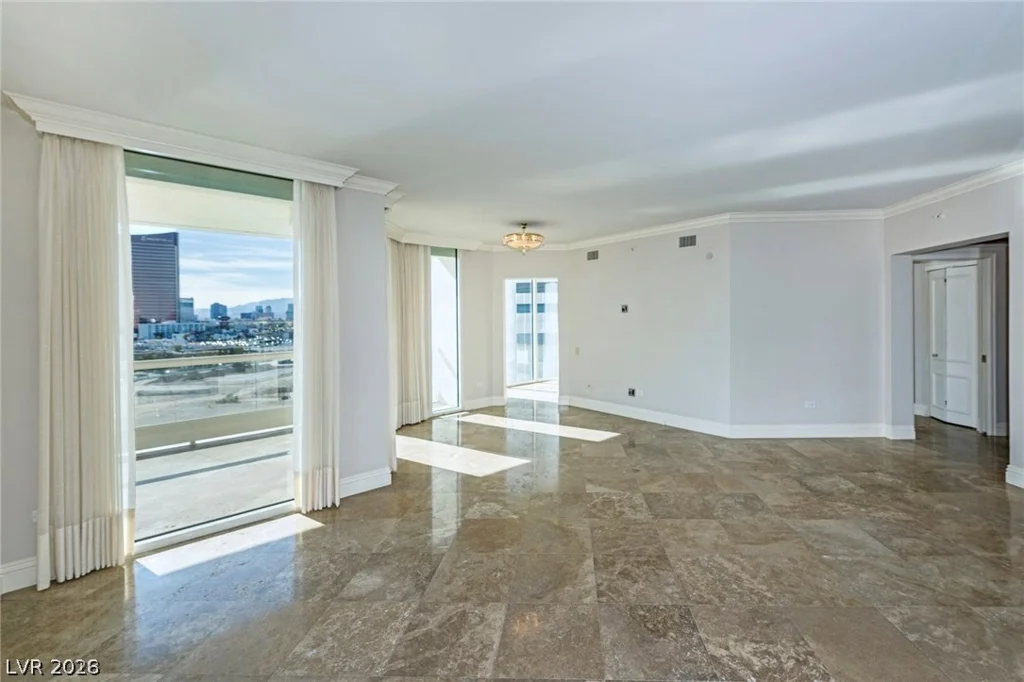 2877 Paradise, Las Vegas, NV 89109