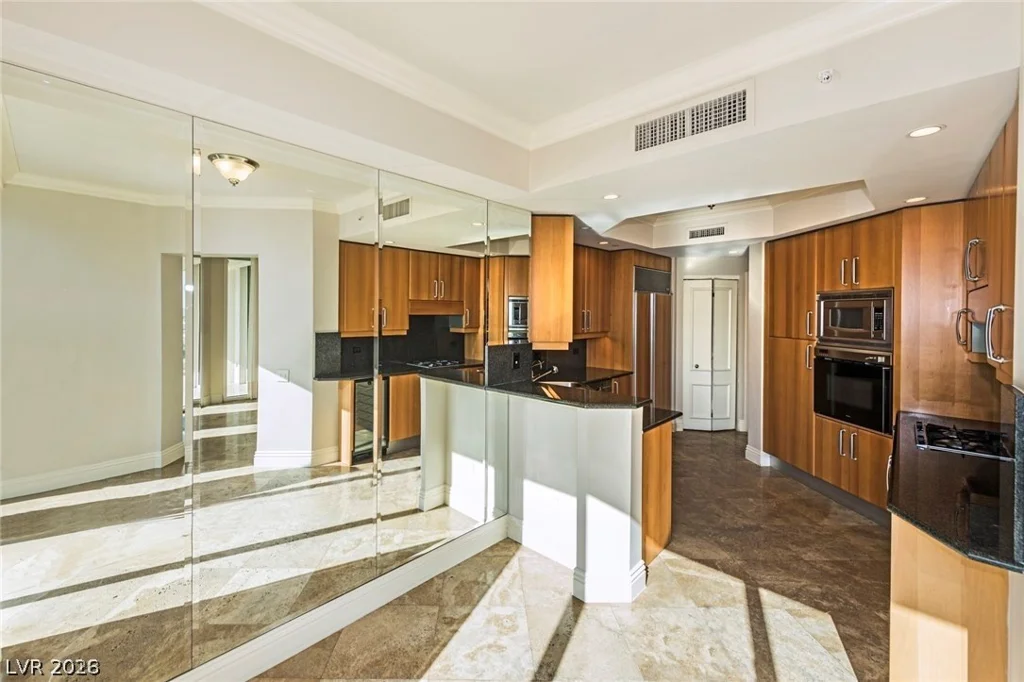 2877 Paradise, Las Vegas, NV 89109
