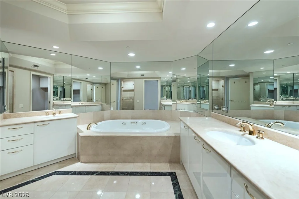 2877 Paradise, Las Vegas, NV 89109