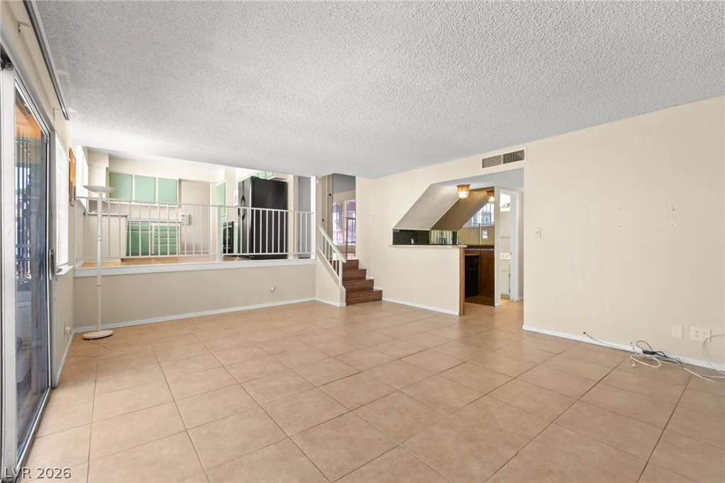 3842 Higley, Las Vegas, NV 89103