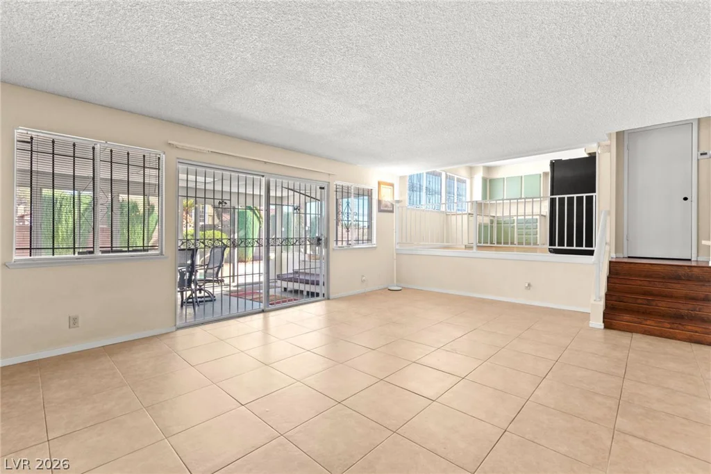 3842 Higley, Las Vegas, NV 89103