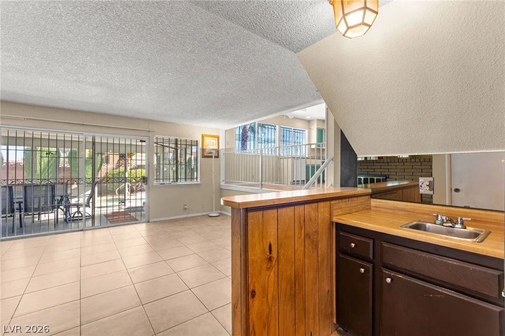 3842 Higley, Las Vegas, NV 89103