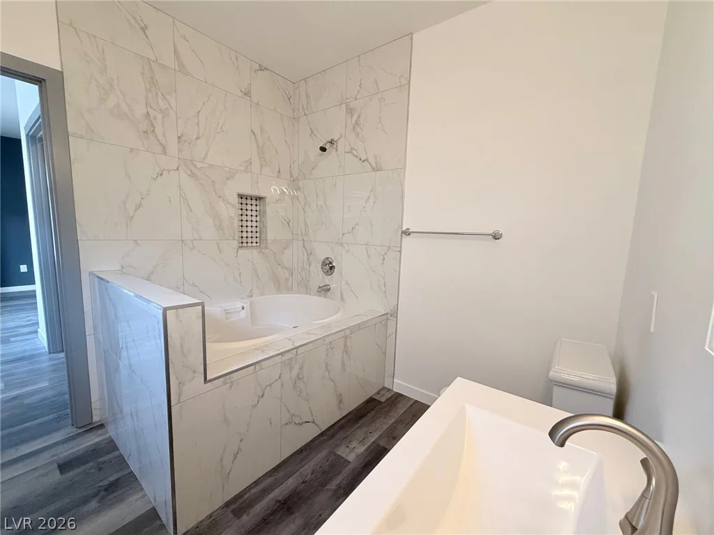 5415 Harmon, Las Vegas, NV 89103