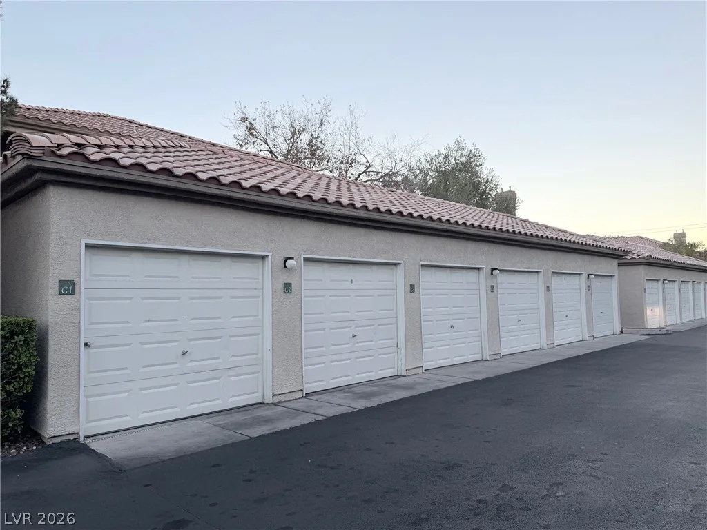 5415 Harmon, Las Vegas, NV 89103
