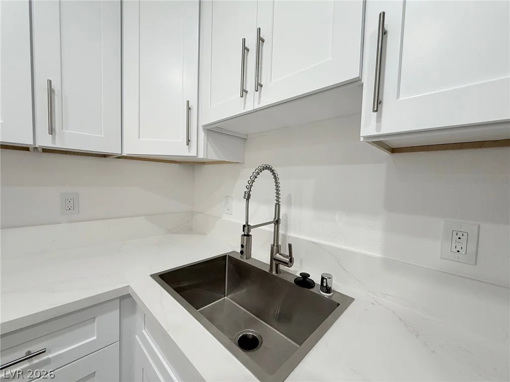 5415 Harmon, Las Vegas, NV 89103