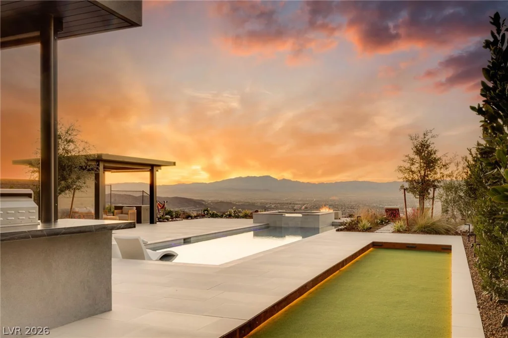 571 Overlook Rim, Henderson, NV 89012
