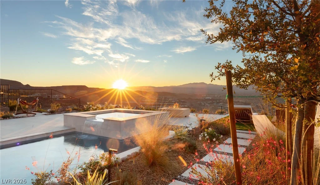 571 Overlook Rim, Henderson, NV 89012