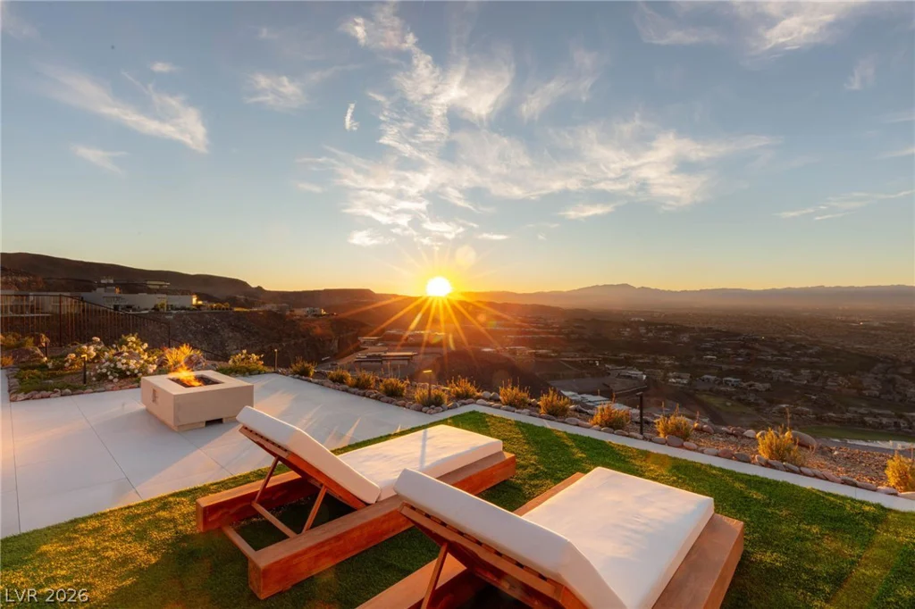 571 Overlook Rim, Henderson, NV 89012