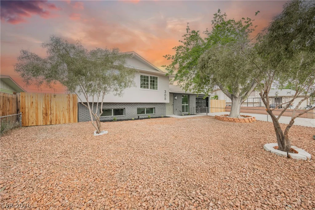 308 Duke, Las Vegas, NV 89107