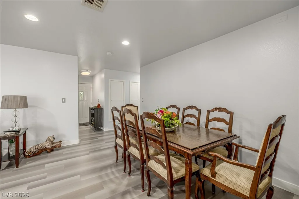 5204 Holmby, Las Vegas, NV 89146