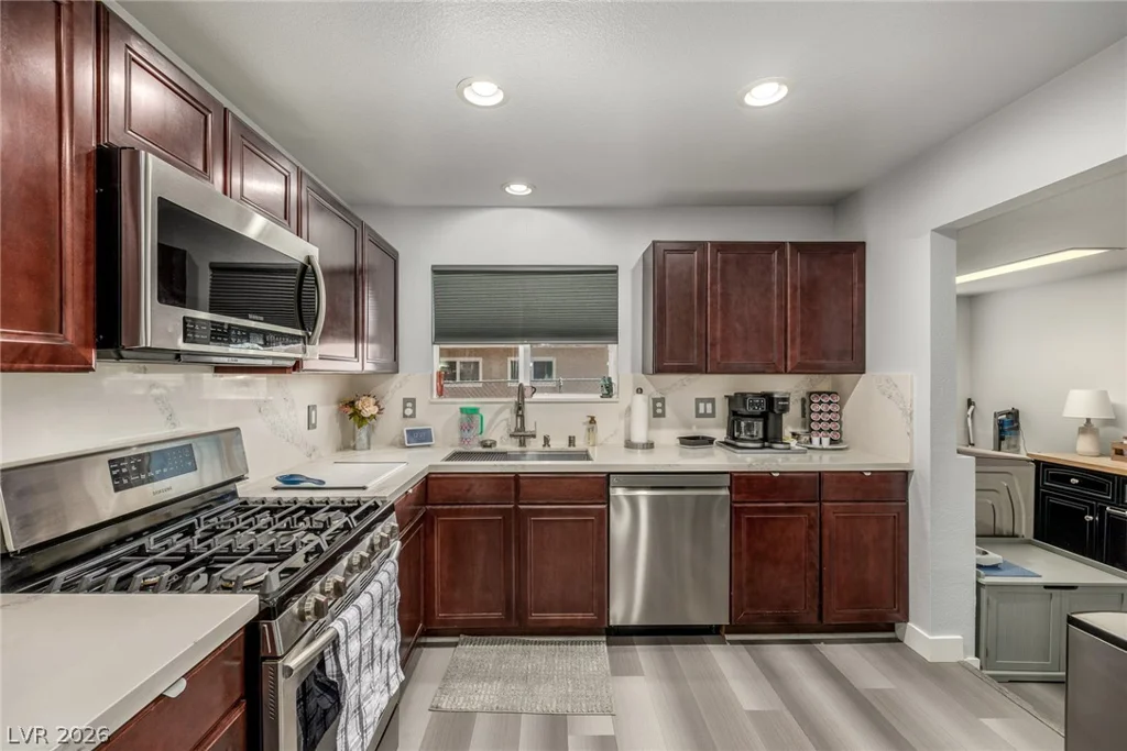 5204 Holmby, Las Vegas, NV 89146