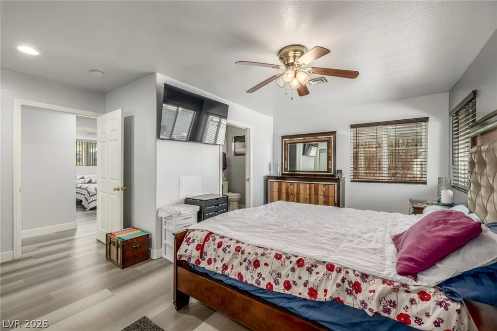 5204 Holmby, Las Vegas, NV 89146